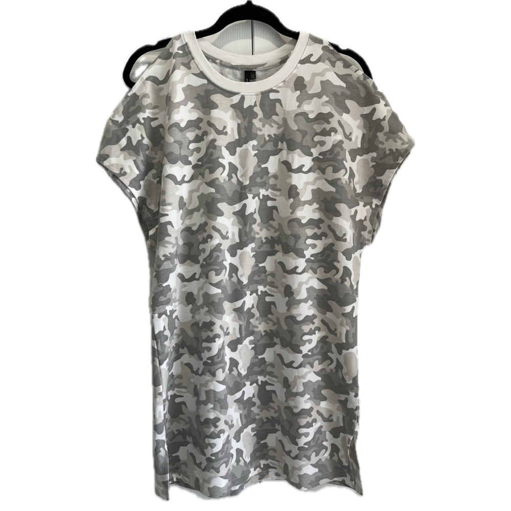 Sz.S/M- Kendall + Kylie- Camo cold shoulder T-Shirt Dress